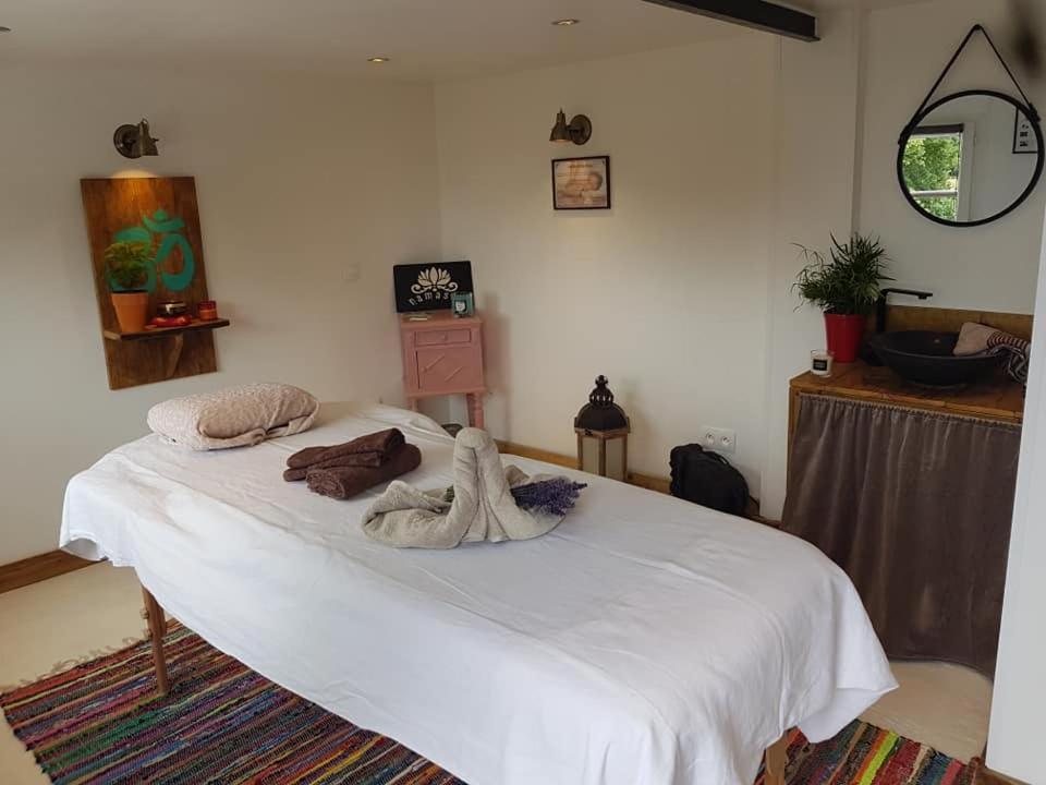 La Belmontaise Bed & Breakfast Beaumont-sur-Sarthe Exterior foto